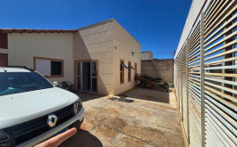Vende-se, Casa Condomínio no Vainice Andrade, Condomínio em Uberaba